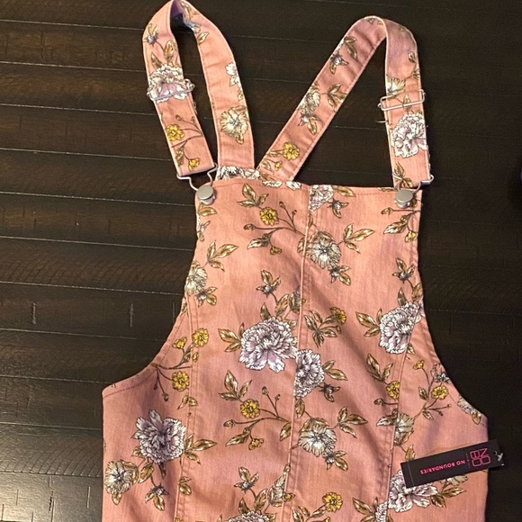 OVERALL FLORAL DRESS                                  *brand new *very cute - Picture 2 of 4